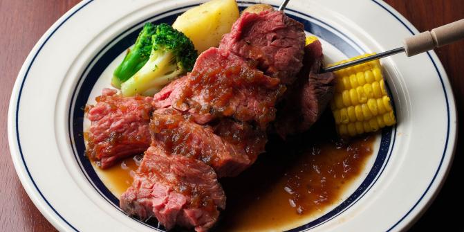 一品料理・パン・ドリンクビュッフェ付きの メイン料理が選べる大満足